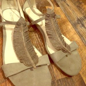 Nine West size 11 feather taupe flats